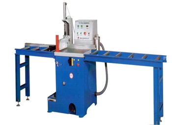 全自動上料切管機(jī)在工作的時候